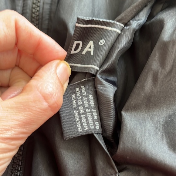 Fuda Womens Size L Reversible Zip Up Vest Black Silk Red Fleece Zip Pockets - Picture 7 of 7